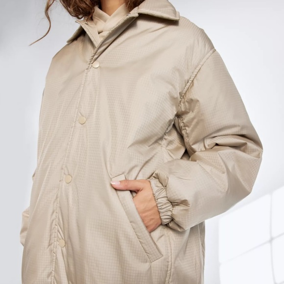 Aritzia Coaches Puffer - Picture 2 of 4
